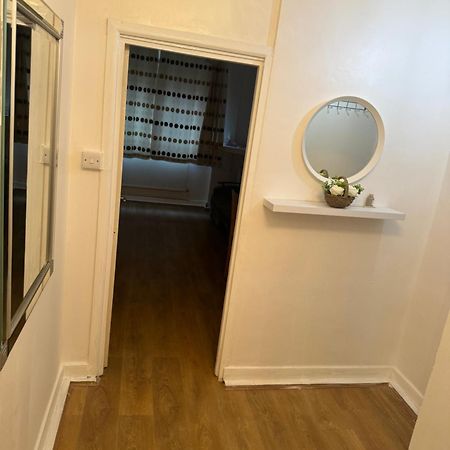 לונדון One Bedroom Apartment In Tower Bridge Road מראה חיצוני תמונה