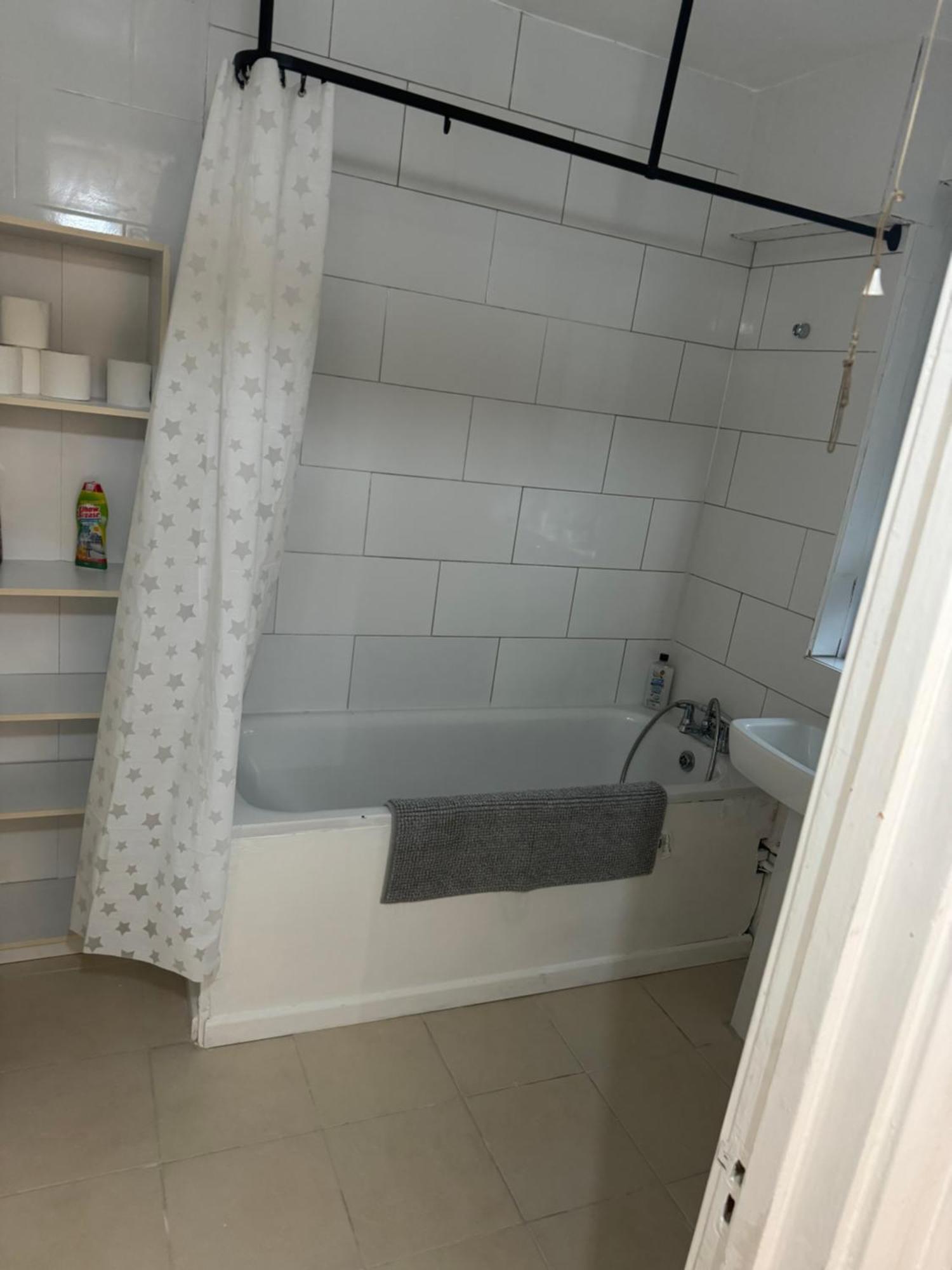 לונדון One Bedroom Apartment In Tower Bridge Road מראה חיצוני תמונה