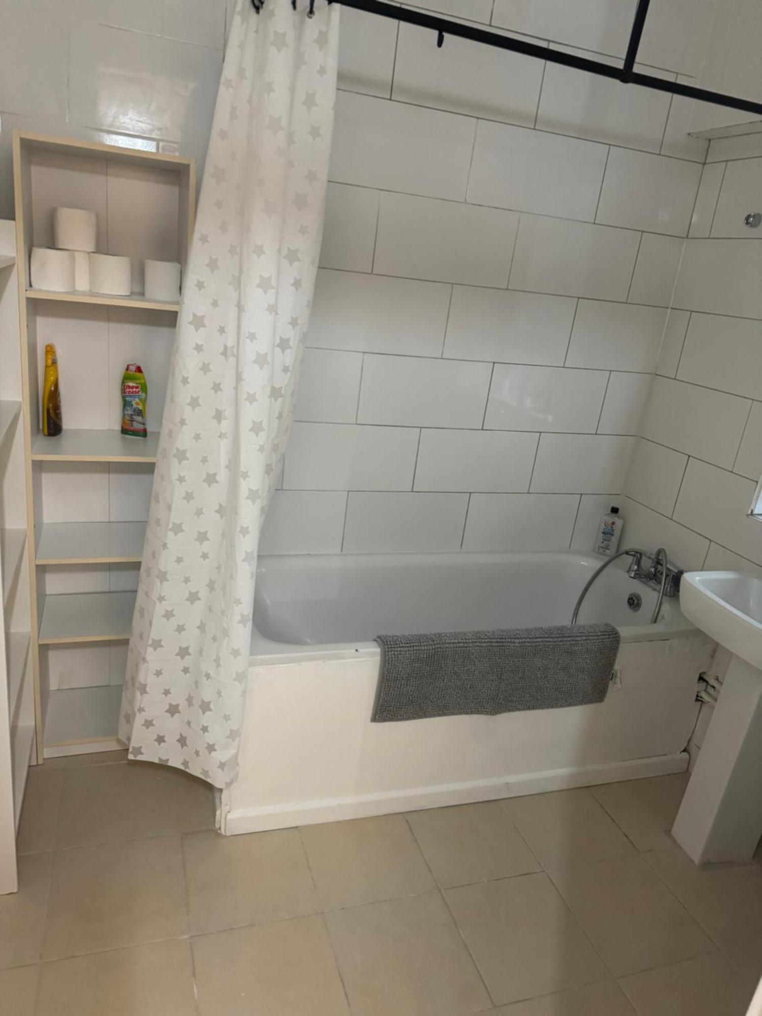לונדון One Bedroom Apartment In Tower Bridge Road מראה חיצוני תמונה